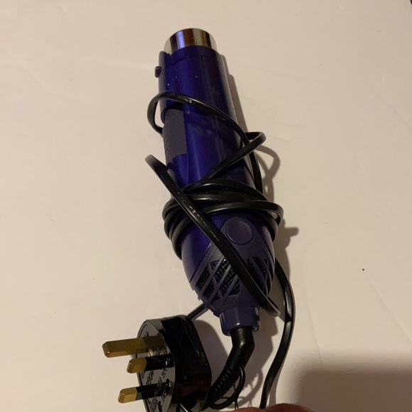 Blow dryer and styling irons - Picture 4 of 7